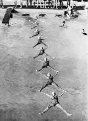 Syncronised-Swimming-Display-The-Bathing-Pool.-1937.